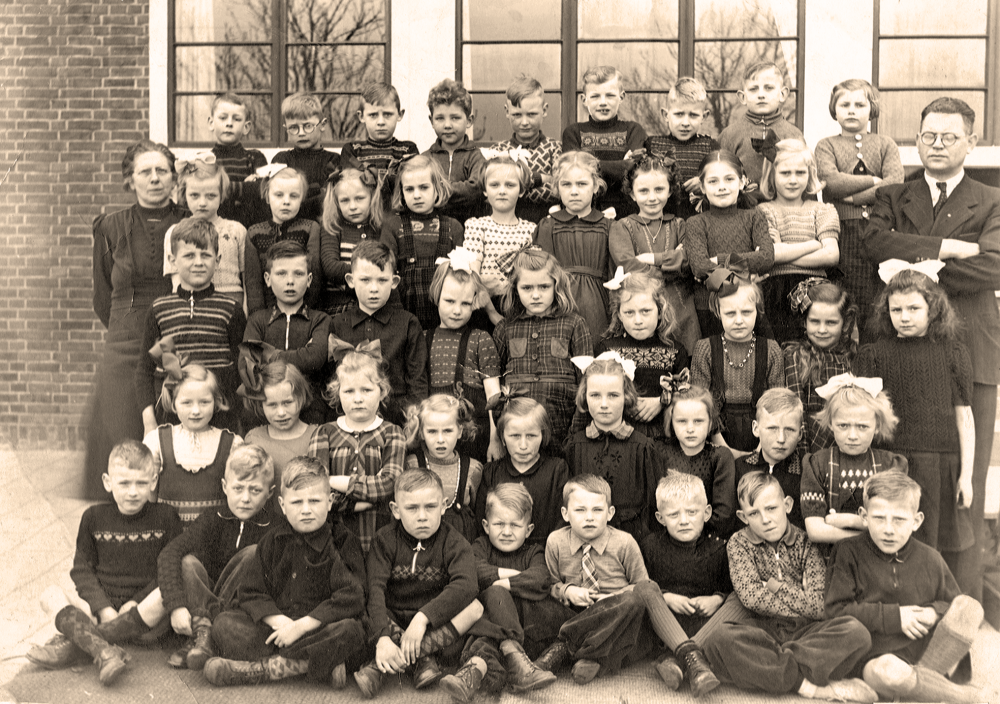 Bekijk detail van "HV05091: De Christelijk Nationale School 'De Kastanjehof' in Hardenberg."