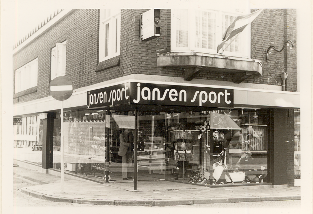 Bekijk detail van "HV05507: De Voormalige Winkel van Herman Jansen in Hardenberg."