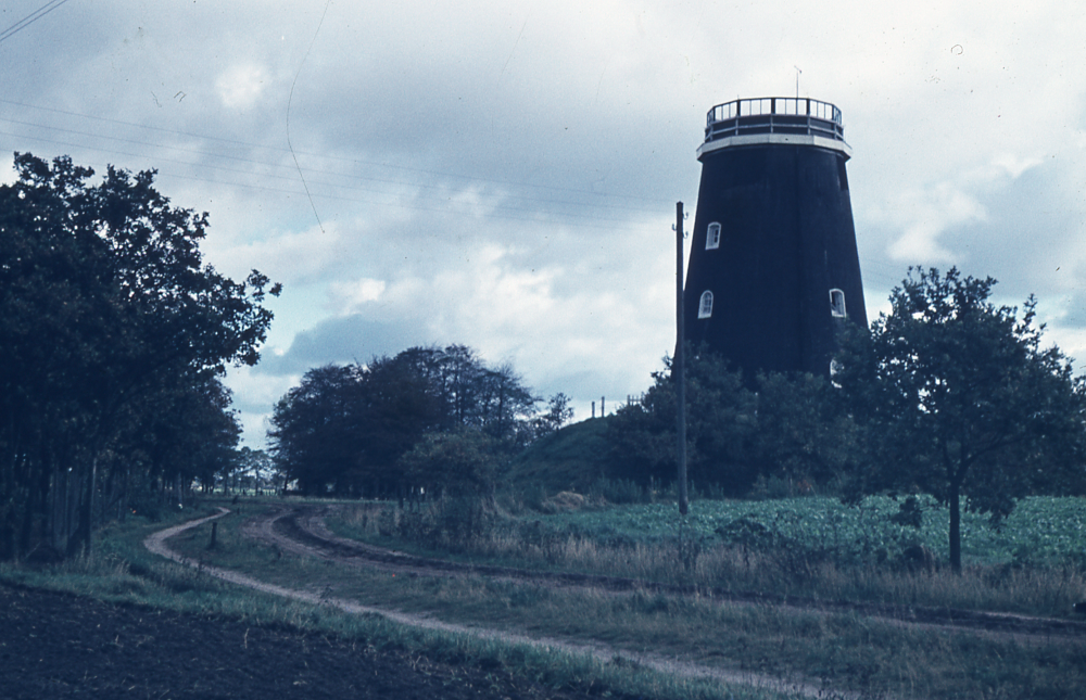 Bekijk detail van "HV06391: De Haarmolen, korenmolen in Heemserveen."