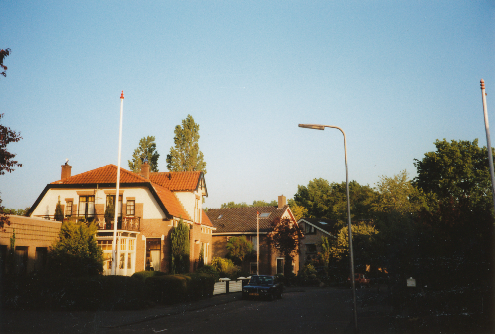 Bekijk detail van "HV08434: De Pastorie van de Gereformeerde Kerk vrijgemaakt in de <span class="highlight">Weidebuurt</span> in Heemse."