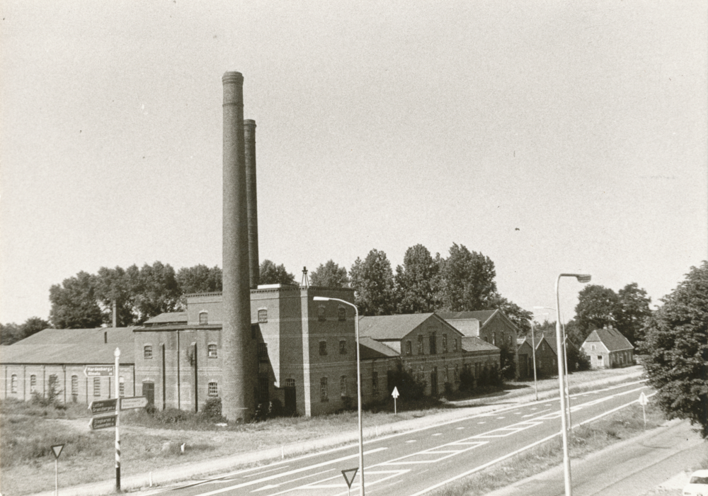 Bekijk detail van "HV09070: <span class="highlight">Aardappelmeelfabriek</span> 'De Baanbreker, aan de Dedemsvaartseweg-Zuid 59, in Lutten."