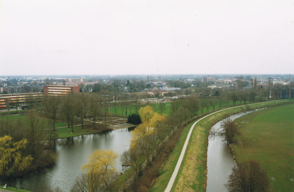 Bekijk detail van "HV09158B: De <span class="highlight">Vechtdijk</span> met rechts de Radewijker beek."