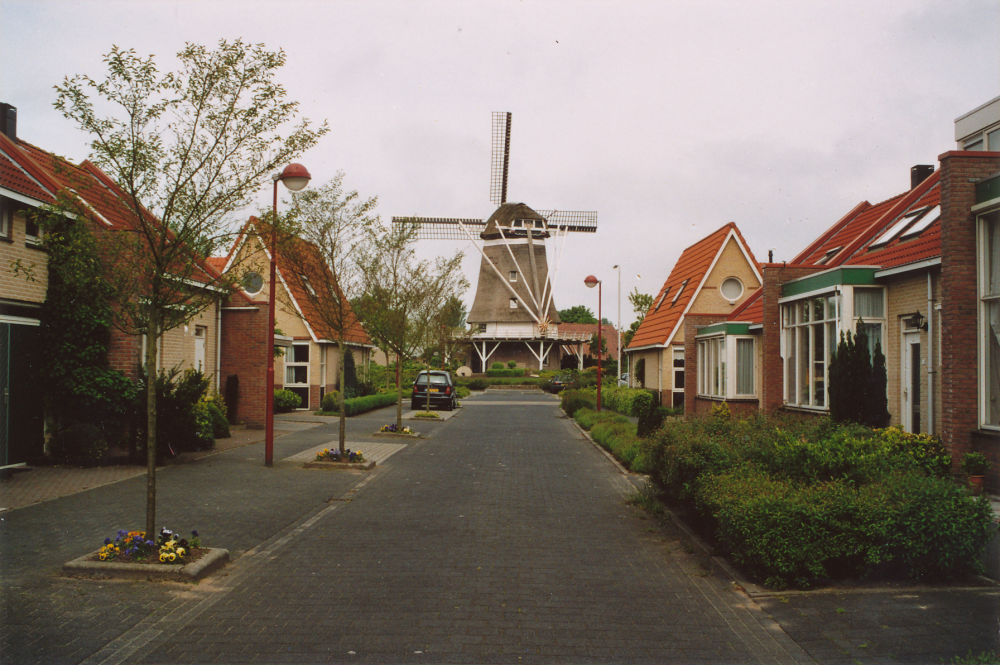 Bekijk detail van "HV09420C: De Oelemölle aan het <span class="highlight">Molenplein</span> in Heemse staat nog steeds op zijn eigen plek."