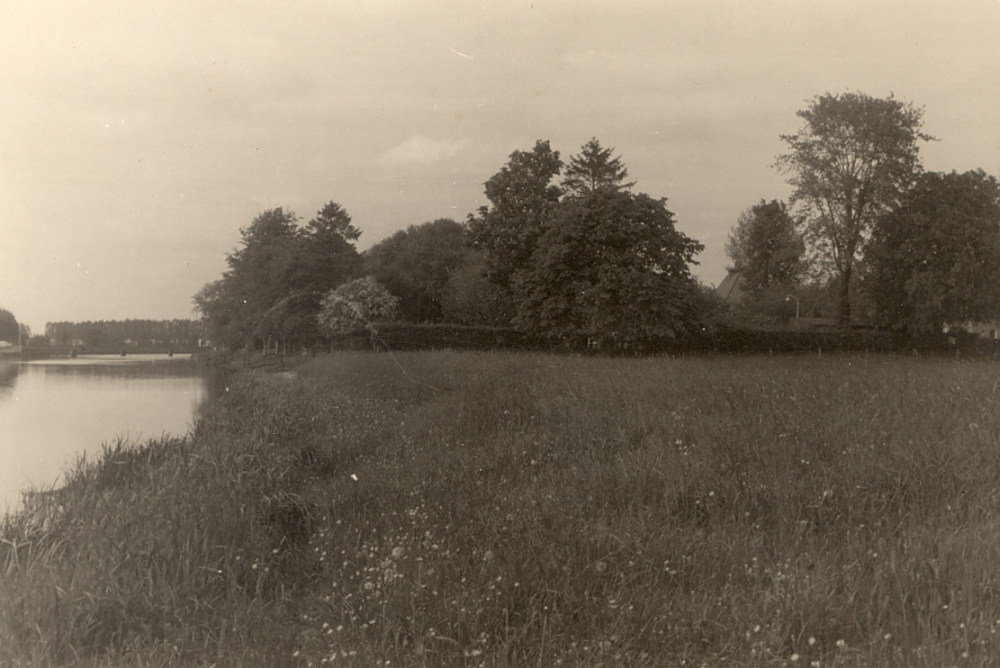 Bekijk detail van "HV09582: De Vecht bij Hardenberg, met in het midden de brug."