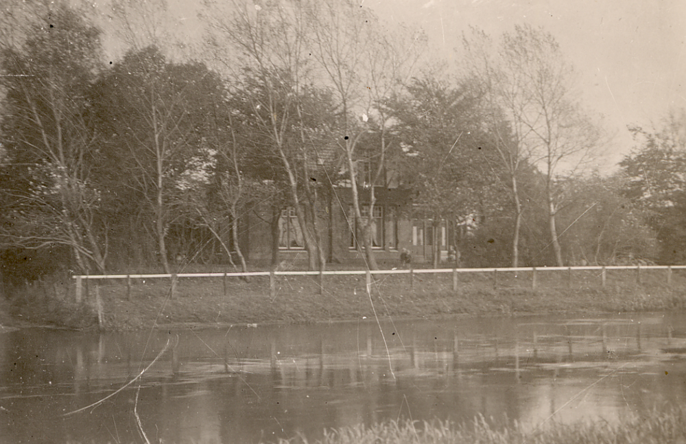 Bekijk detail van "HV09584: De Merelhof aan de Vecht bij Hardenberg, kantoor van Rijkswaterstaat."