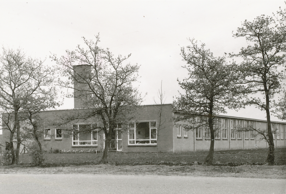 Bekijk detail van "HV10330: Het Gebouw van de Verenigde Offset Bedrijven N.V. aan de Bruchterweg in Hardenberg."