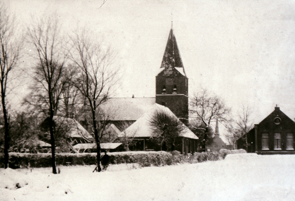 Bekijk detail van "HV11278: De Nederlands Hervormde kerk in Heemse met kosterswoning."