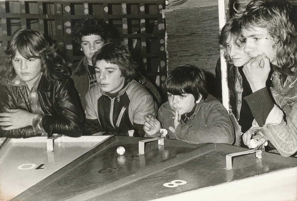 Bekijk detail van "HV11783: Bazar van de voetbalclub Lutten in een tent bij 'd´Olde Stee'."