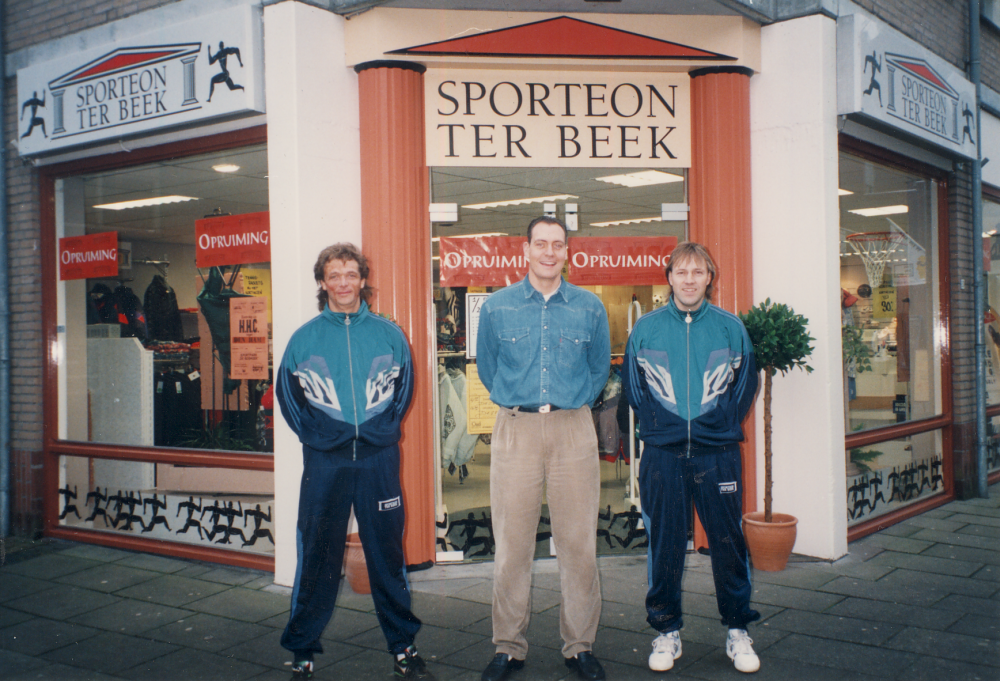 Bekijk detail van "HV12850: Sportzaak 'Sporteon Ter Beek' in Hardenberg."