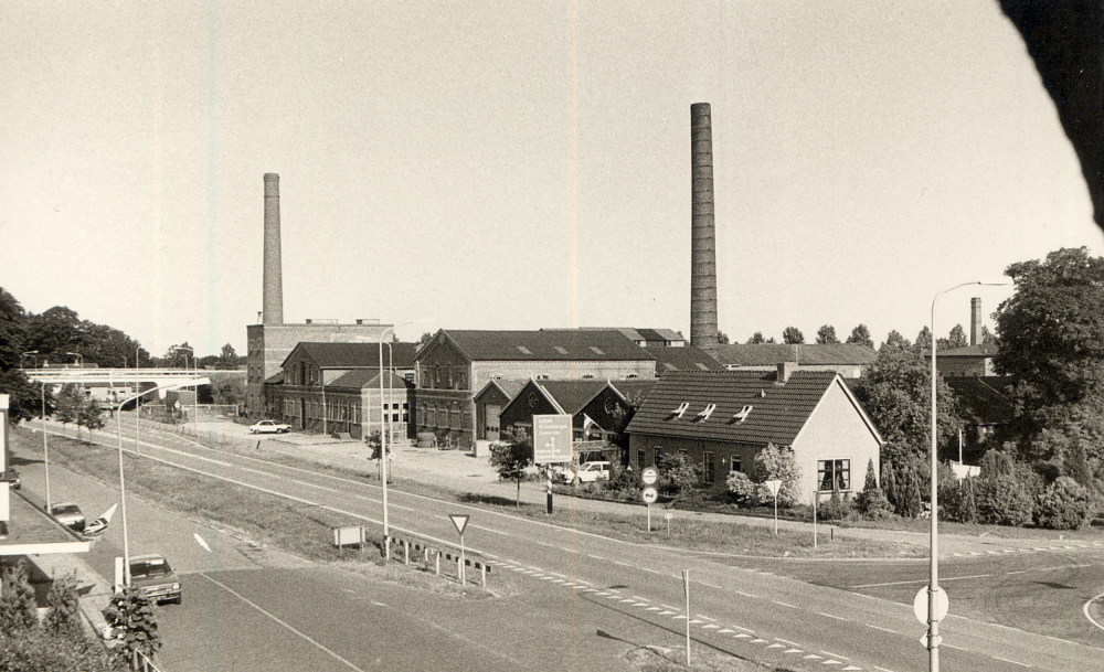 Bekijk detail van "HV12921: <span class="highlight">Aardappelmeelfabriek</span> 'De Baanbreker' in Lutten."