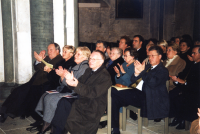 Bekijk detail van "Applaus na de muzikale uitvoering ter gelegenheid van het afscheid van pastor Johan Mulder."