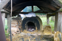 Bekijk detail van "Oven om brood te bakken op de bronstijdhoeve in Uelsen."