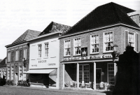 Bekijk detail van "Het Marktplein in de jaren zestig."