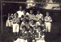 Bekijk detail van "Een voetbalelftal in de vroege jaren dertig."