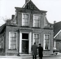 Bekijk detail van "Het Drostenhuis voor de restauratie."