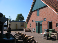 Bekijk detail van "Boerderij Wassink aan de <span class="highlight">Laagsestraat</span> tijdens de sloop."