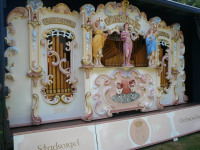 Bekijk detail van "Het nieuwe stadsdraaiorgel “Oatmössche” steelt de show op het nostalgisch festijn op het Openluchtmuseum."