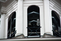 Bekijk detail van "Het carillon in de open lantaarn van de Nederlands Hervormde Kerk."