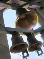 Bekijk detail van "Het carillon in de open lantaarn van de Nederlands Hervormde Kerk."