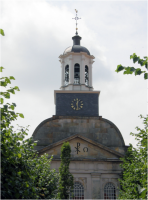 Bekijk detail van "De Nederlands Hervormde Kerk met carillon."