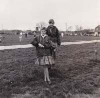 Bekijk detail van "Op Koninginnedag gezellig samen naar het <span class="highlight">voetbalveld</span>."