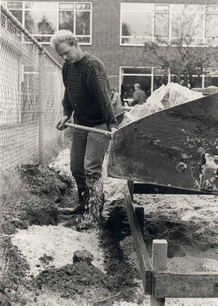 Bekijk detail van "HV13842: Werkzaamheden bij de Christelijke Nationale Basisschool 'De Kastanjehof', in Hardenberg."