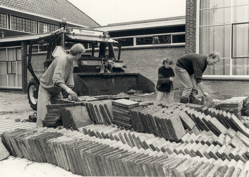 Bekijk detail van "HV13843: Werkzaamheden bij de Christelijke Nationale Basisschool 'De Kastanjehof', in Hardenberg."