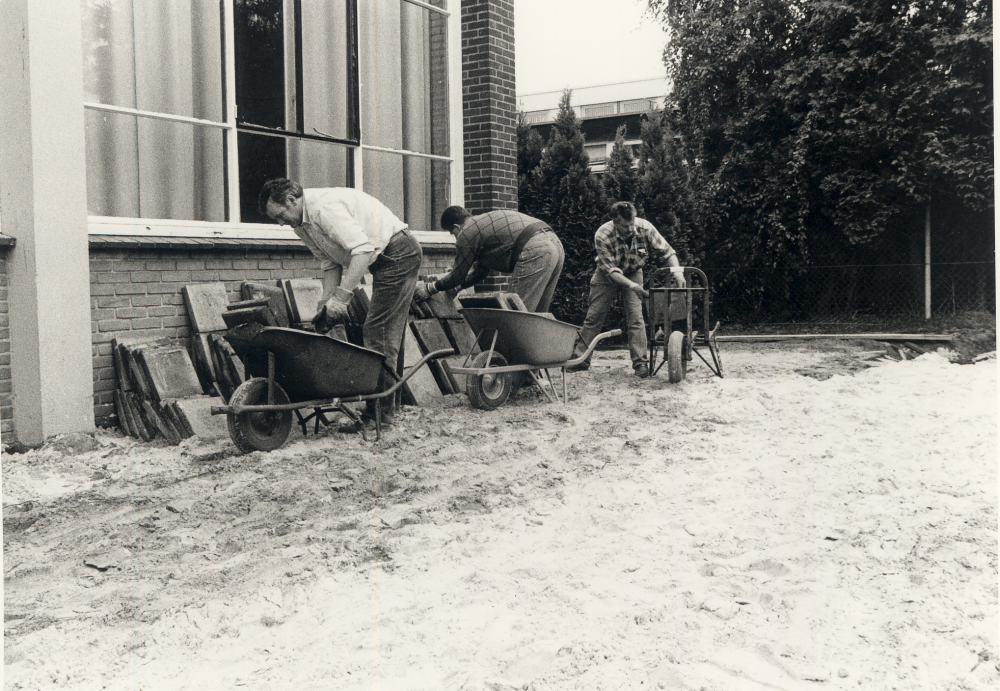 Bekijk detail van "HV13844: Werkzaamheden bij de Christelijke Nationale Basisschool 'De Kastanjehof', in Hardenberg."