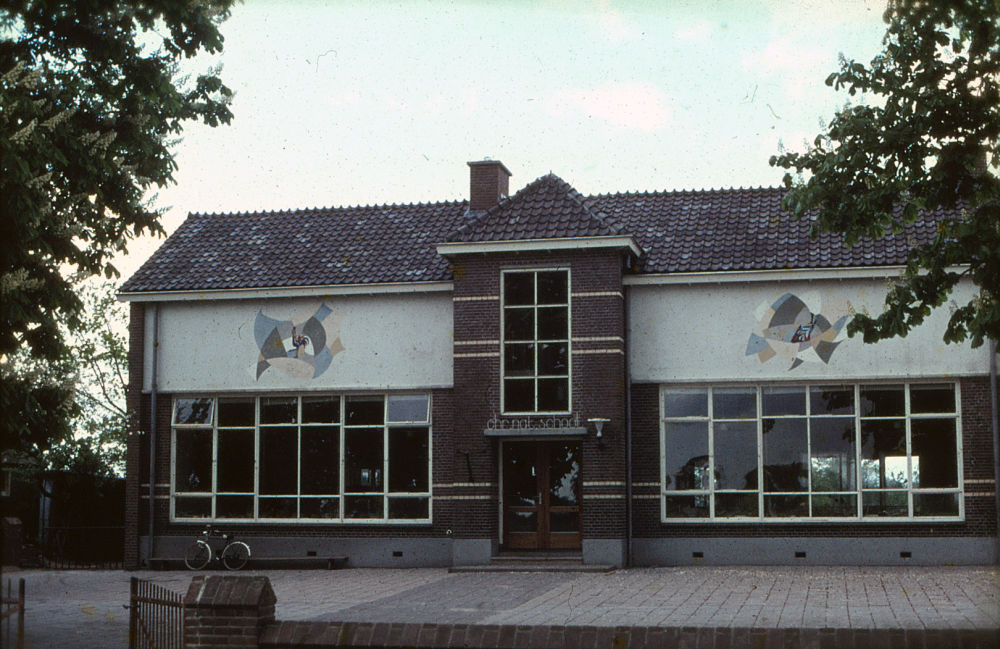 Bekijk detail van "HV100173: De Christelijke Nationale School in <span class="highlight">Radewijk</span>."