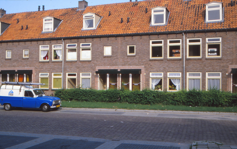 Bekijk detail van "Woningen Goeman Borgesiusstraat"