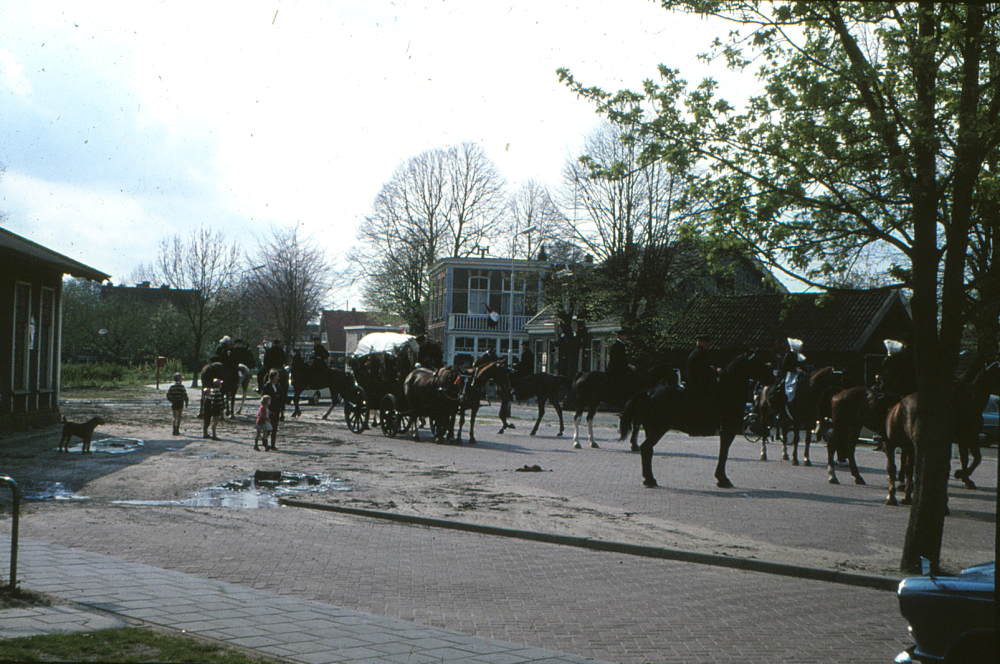 Bekijk detail van "HV100471: Bevrijdingsfeest in Heemse, 1965."