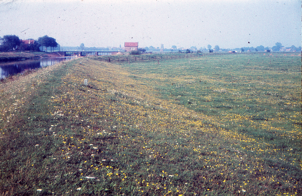 Bekijk detail van "HV100525: De <span class="highlight">Vechtdijk</span> en de Stuw bij Hardenberg."