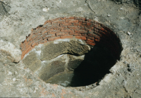Bekijk detail van "Opgravingen Bentheimerstenen put op terrein pand Snijders."