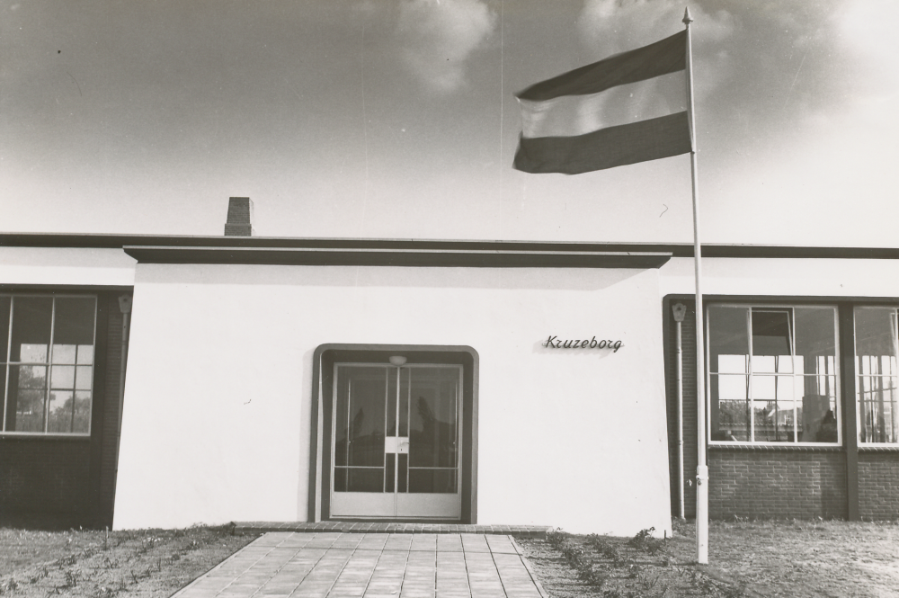 Bekijk detail van "HV07566: De Opening van Sociale Werkplaats 'De Kruzeborg' in Hardenberg."