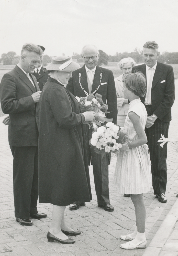 Bekijk detail van "HV07562: De Opening van Sociale Werkplaats 'De Kruzeborg' in Hardenberg."