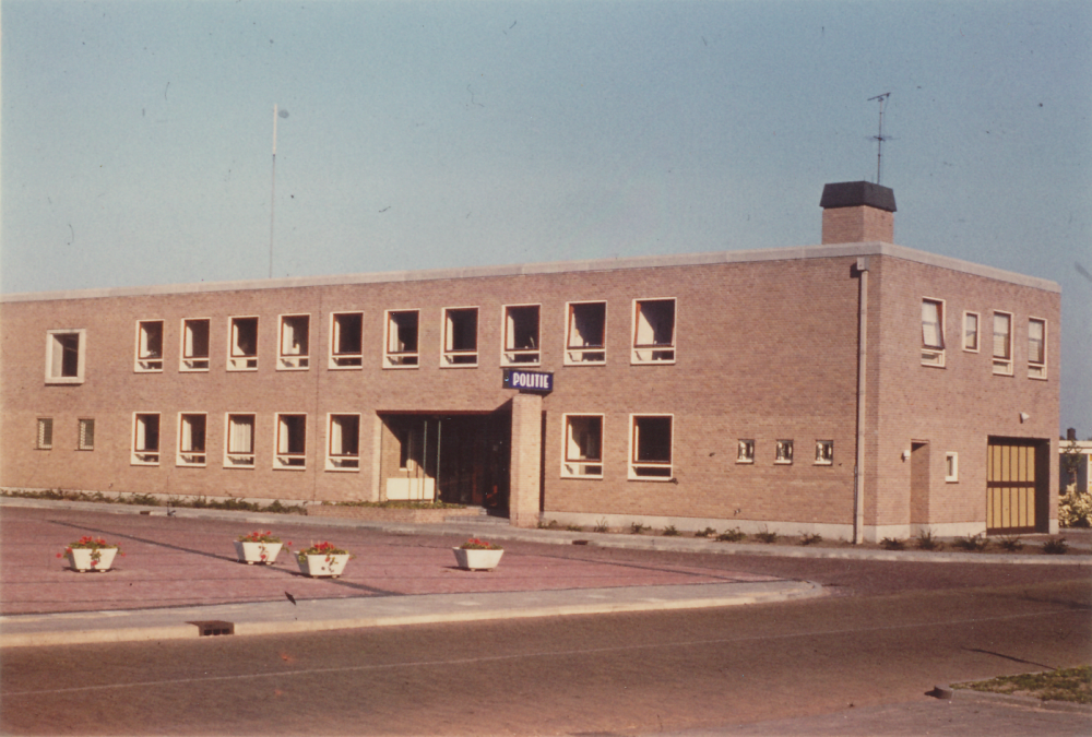 Bekijk detail van "HV07457: Het Politiebureau van Hardenberg."