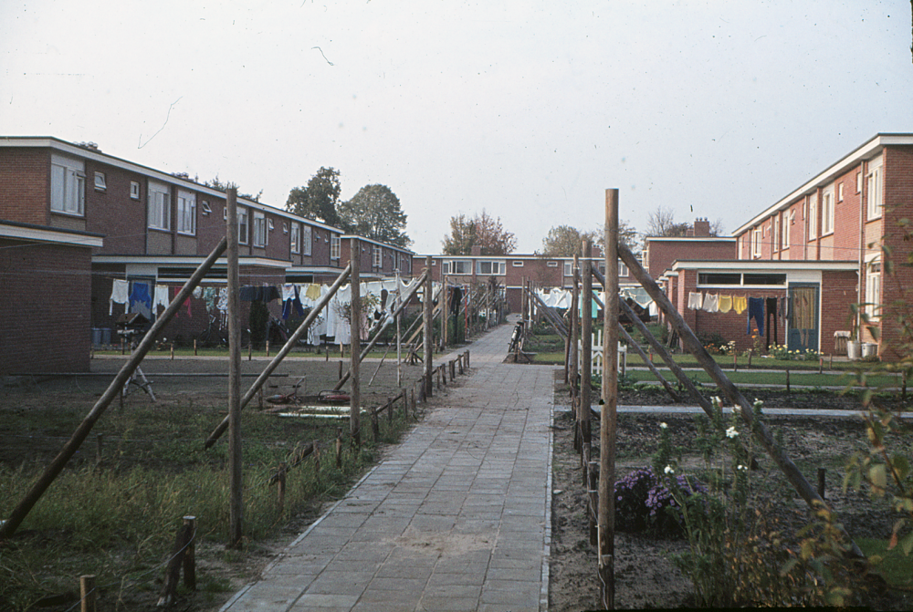 Bekijk detail van "HV100786: Wasdag op het <span class="highlight">Spaanskamp</span> in Hardenberg."