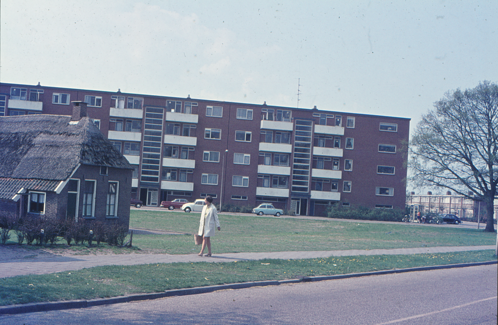 Bekijk detail van "HV100844 : Het Spaankamp te Heemse."