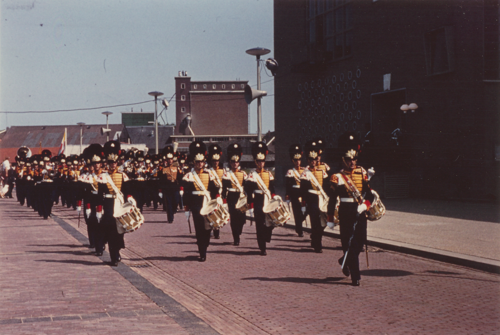 Bekijk detail van "HV07434: Muziekkorps op <span class="highlight">Stephanusplein</span> te Hardenberg."