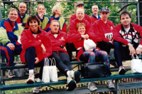 Bekijk detail van "Groepsfoto van de trotse marathonlopers van OLC'93 in New York."