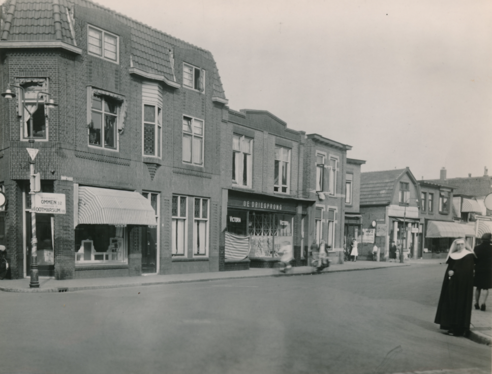 Bekijk detail van "Winkeliers Oranjestraat"