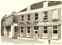 Bekijk detail van "Goor. 1955. Café De Jager, later De Zon. Kerkstraat 20"