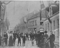 Bekijk detail van "Goor. 1913. Feest in de Grotestraat t.g.v. 100 jaar onafhankelijkheid"