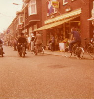 Bekijk detail van "Goor. 1974. Boerenweek in Goor t.g.v. opening A1 / E8. Grotestraat. Rechts de winkel van Piet Buis <span class="highlight">hengelsport</span>"