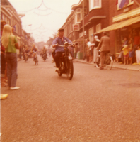 Bekijk detail van "Goor. 1974. Boerenweek in Goor t.g.v. opening A1 / E8. Grotestraat. Rechts de winkel van Piet Buis <span class="highlight">hengelsport</span>"