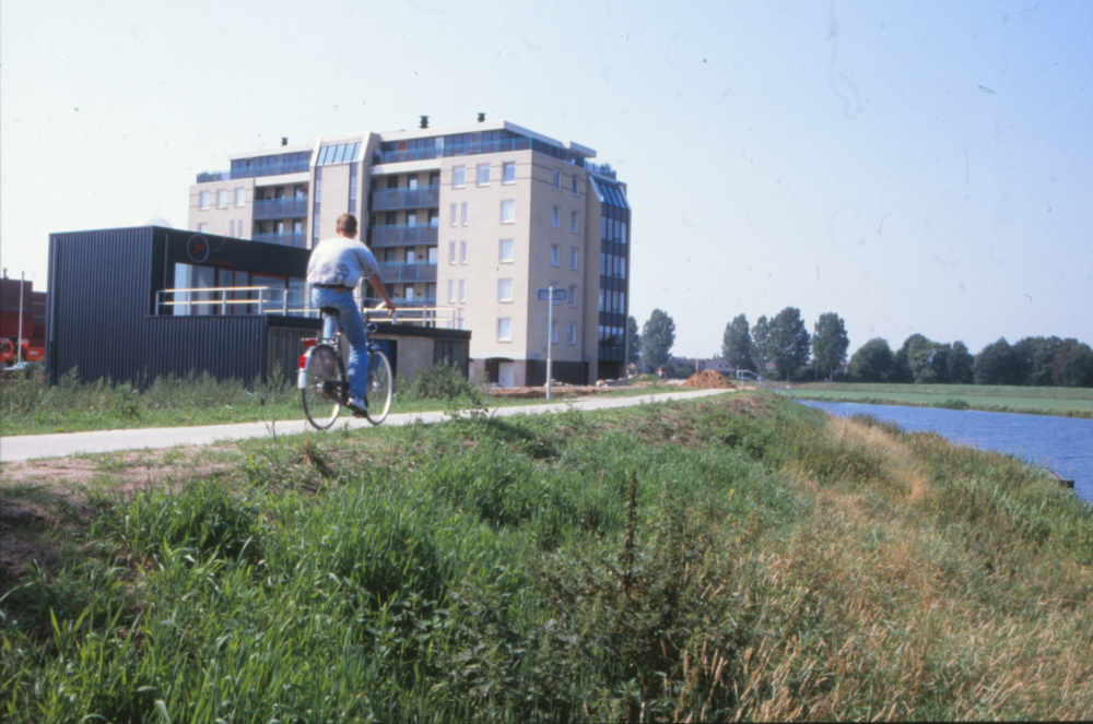 Bekijk detail van "HV101289: Het Fietspad, wandelpad op de <span class="highlight">Vechtdijk</span> langs de Vecht in Hardenberg."