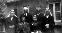 Bekijk detail van "<span class="highlight">Trouwfoto</span> van het bruidspaar Herman en Marie  Veelers - Steggink."