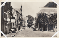 Bekijk detail van "De Marktstraat rond 1955."