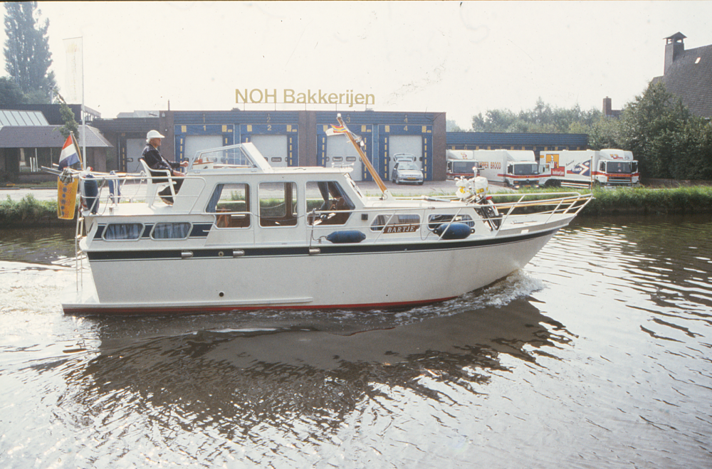 Bekijk detail van "HV101471: Bakker aan het kanaal"