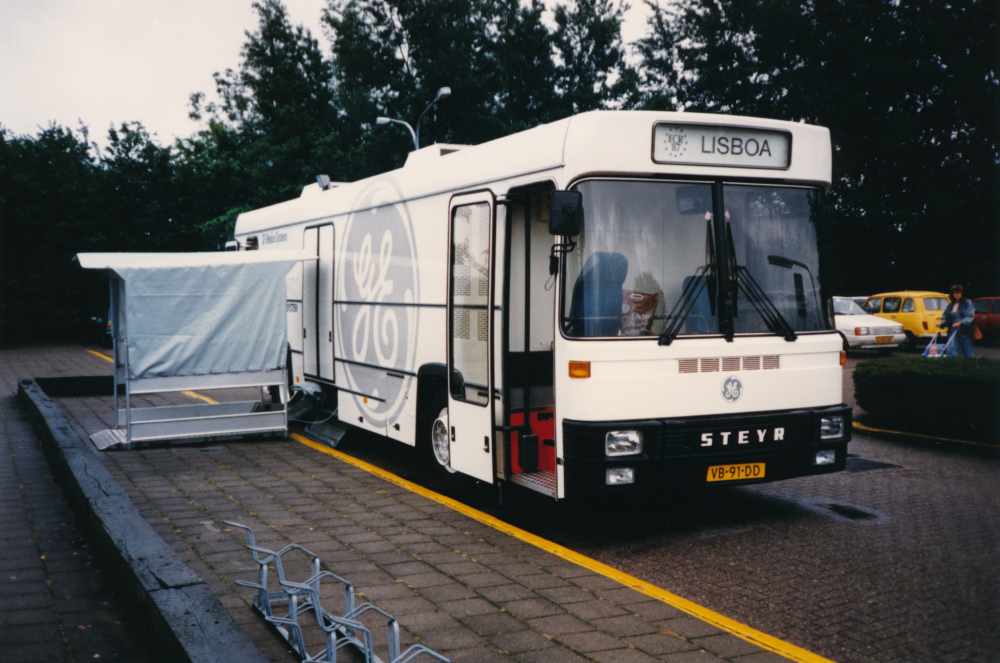 Bekijk detail van "HV36164: Demonstratie mobiele CT-scan Ropcke Zweers Ziekenhuis"